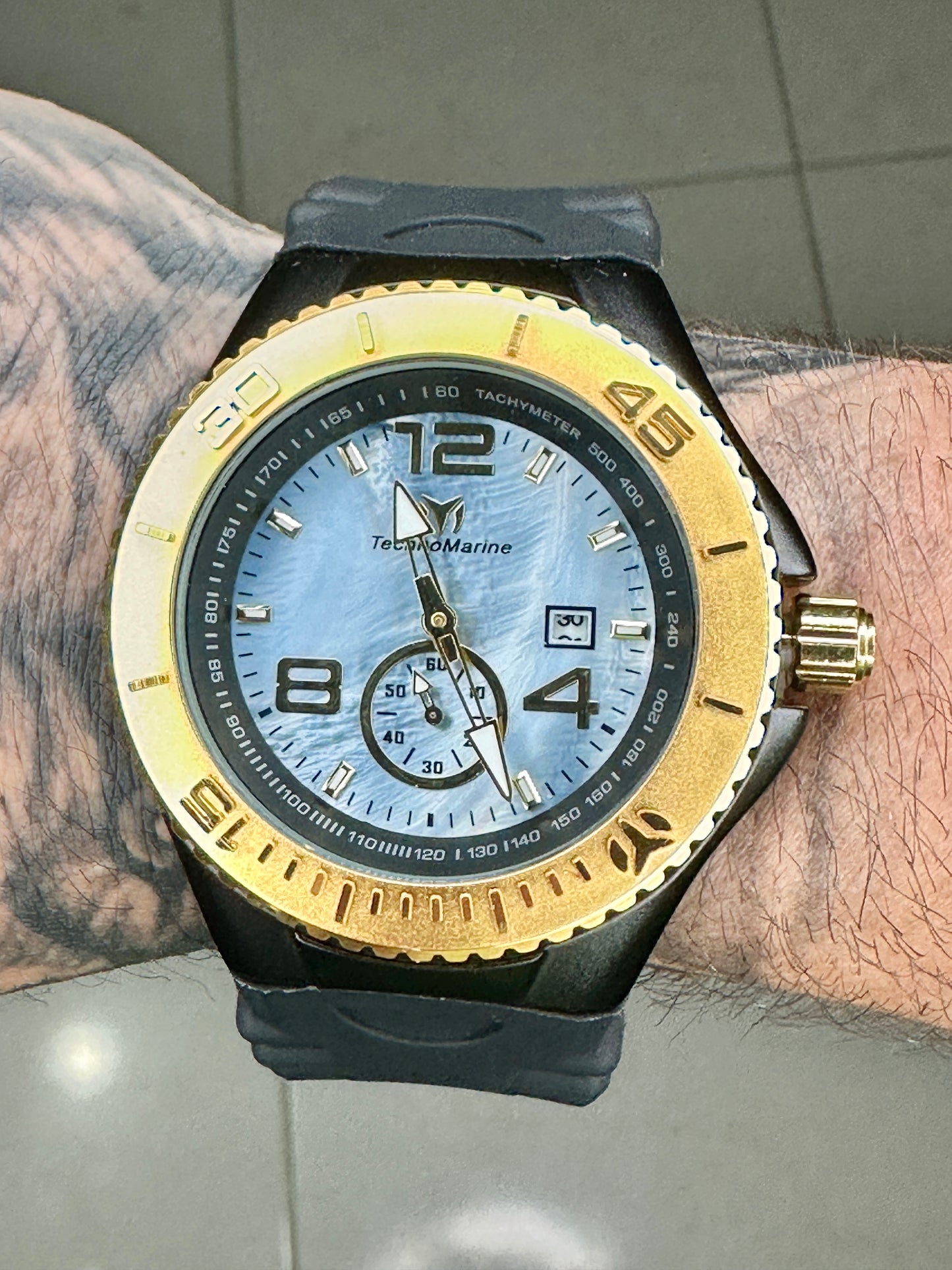 Techno Bisel Dorado Black, Dial Concha Azul, Pulso Black