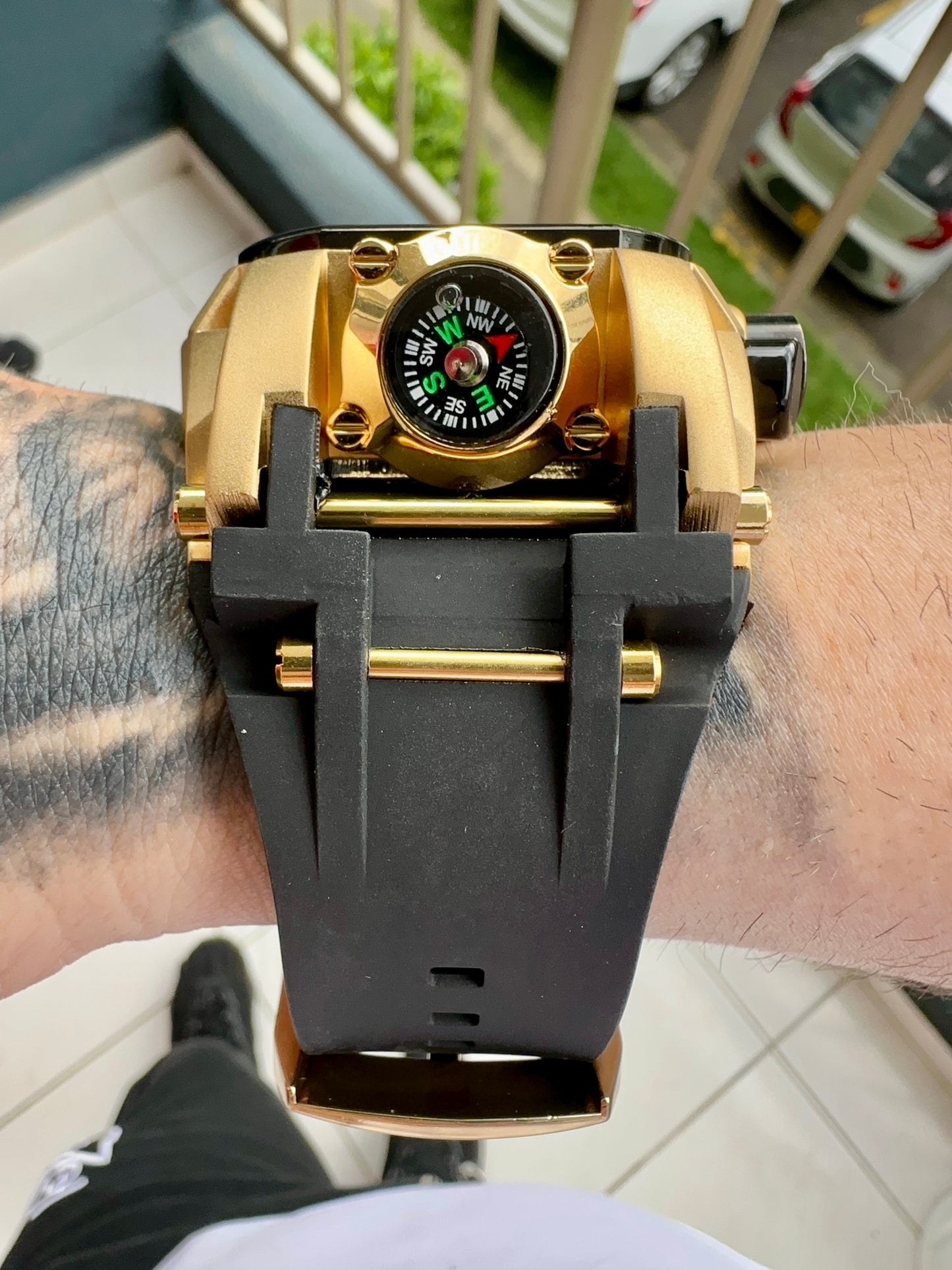 Invcta Bolt Zeus Caja Gold, Pulso Black