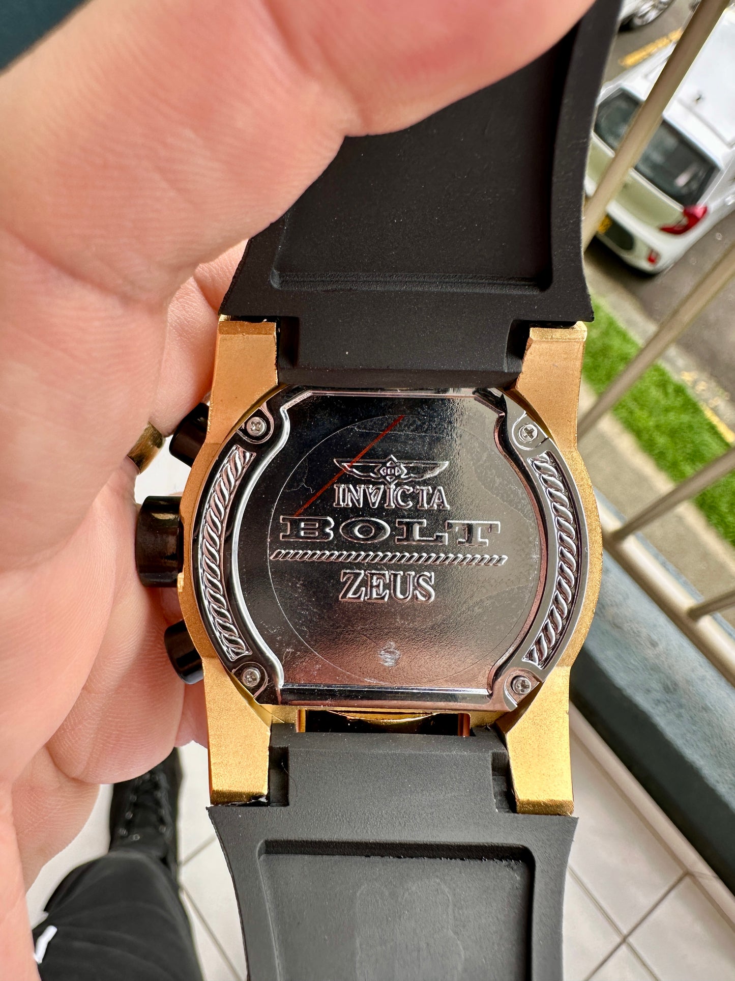 Invcta Bolt Zeus Caja Gold, Pulso Black