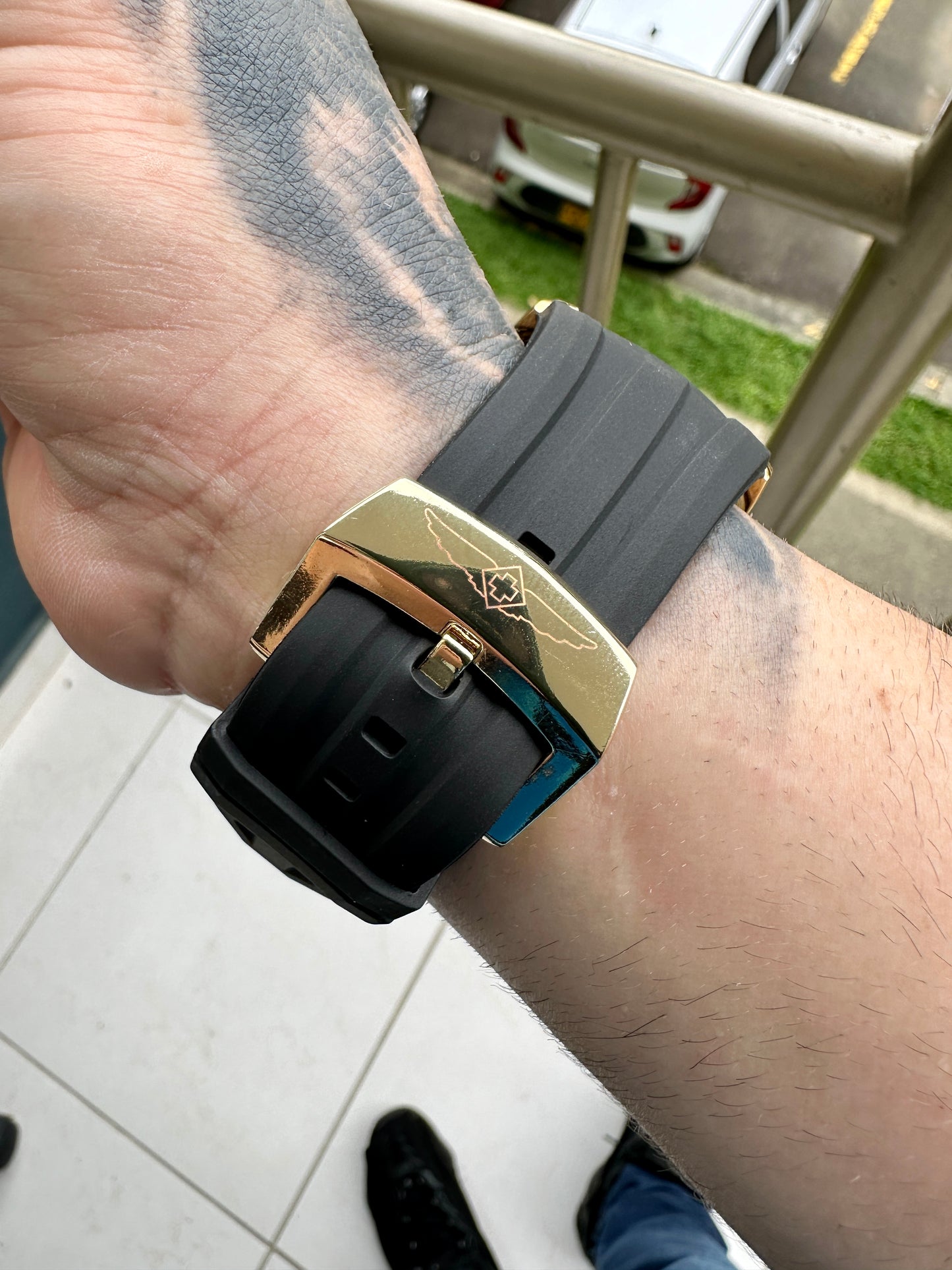 Reloj Invcta Marvel, Dragón, Bisel Caja Gold, Pulso Black